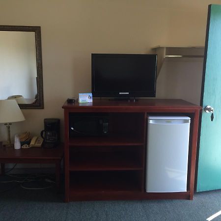 Esterhazy Motor Hotel Екстериор снимка