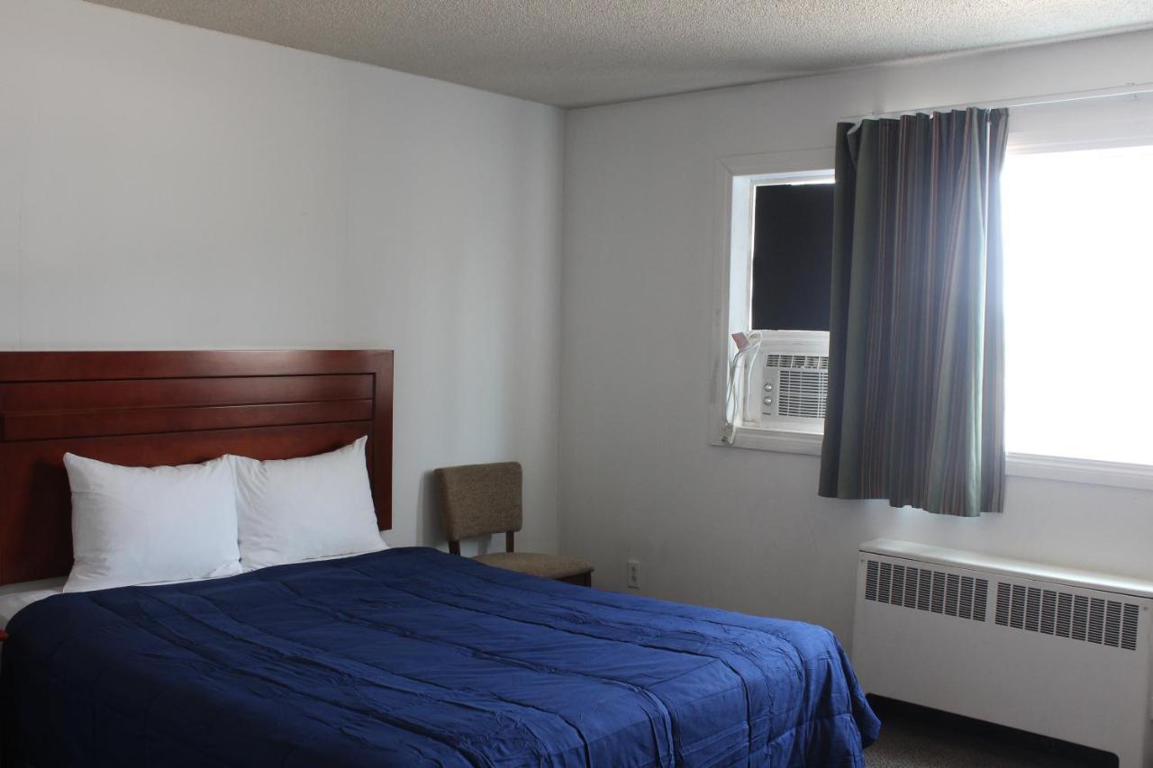 Esterhazy Motor Hotel Екстериор снимка