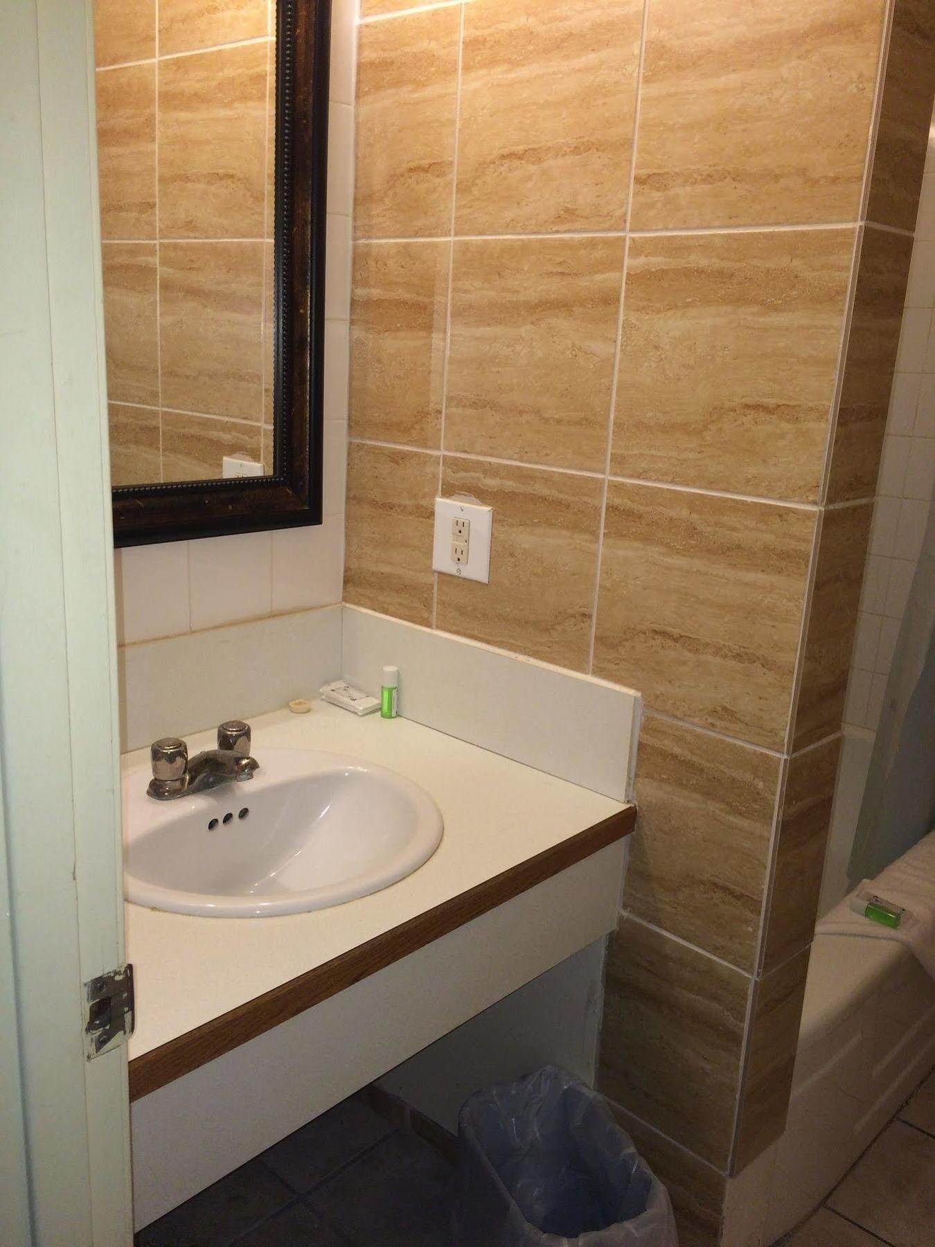 Esterhazy Motor Hotel Екстериор снимка