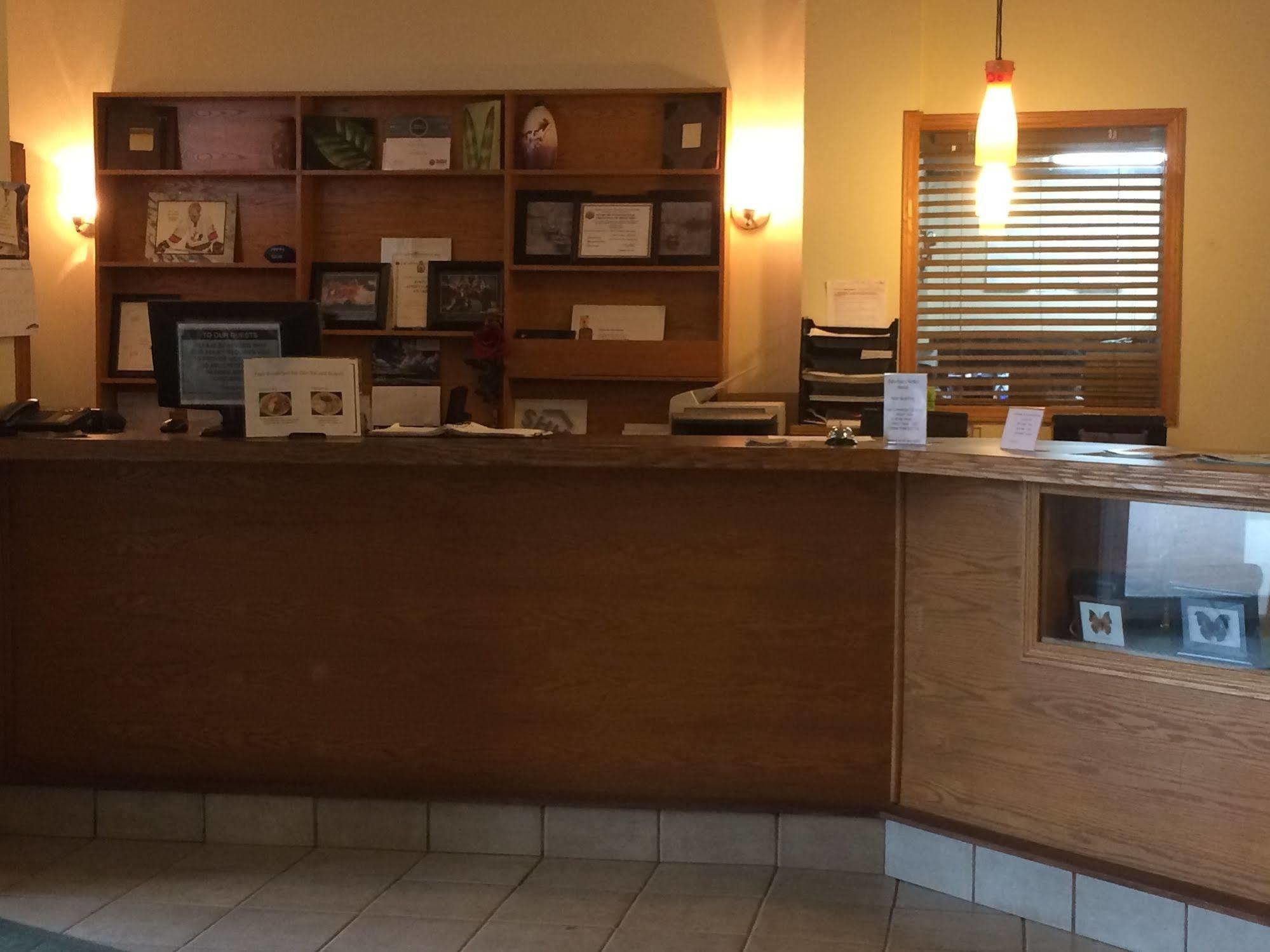 Esterhazy Motor Hotel Екстериор снимка