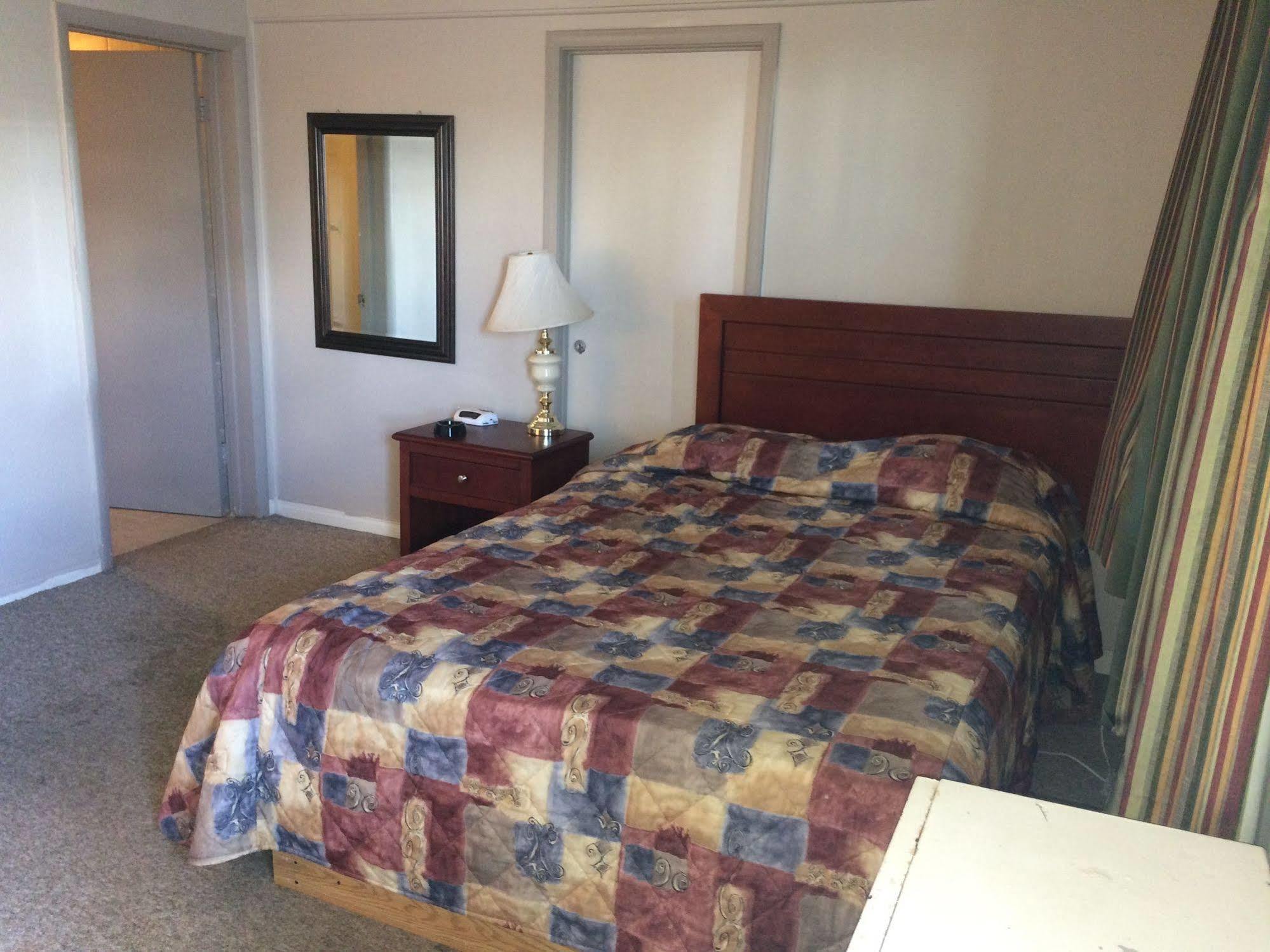 Esterhazy Motor Hotel Екстериор снимка