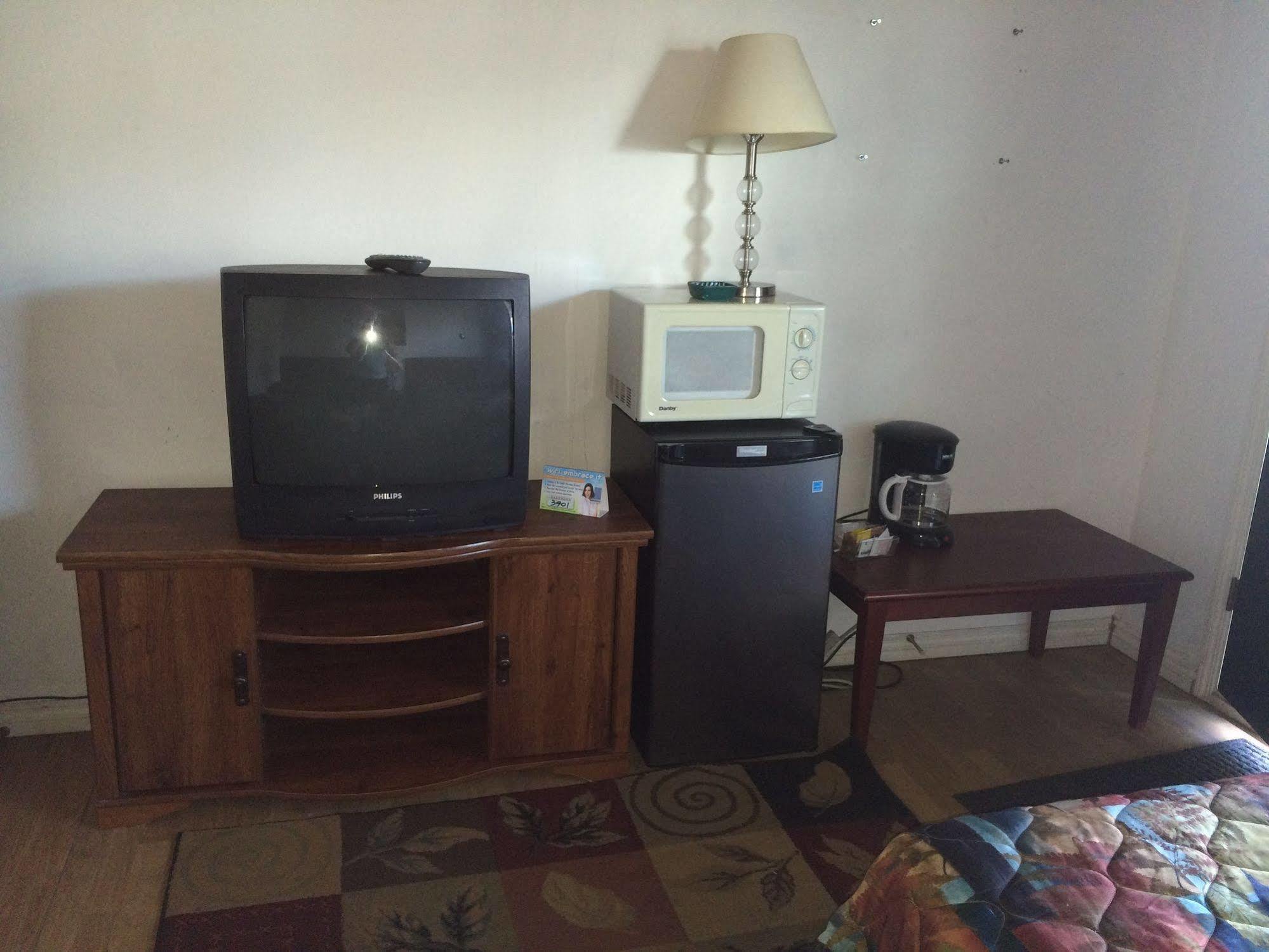 Esterhazy Motor Hotel Екстериор снимка